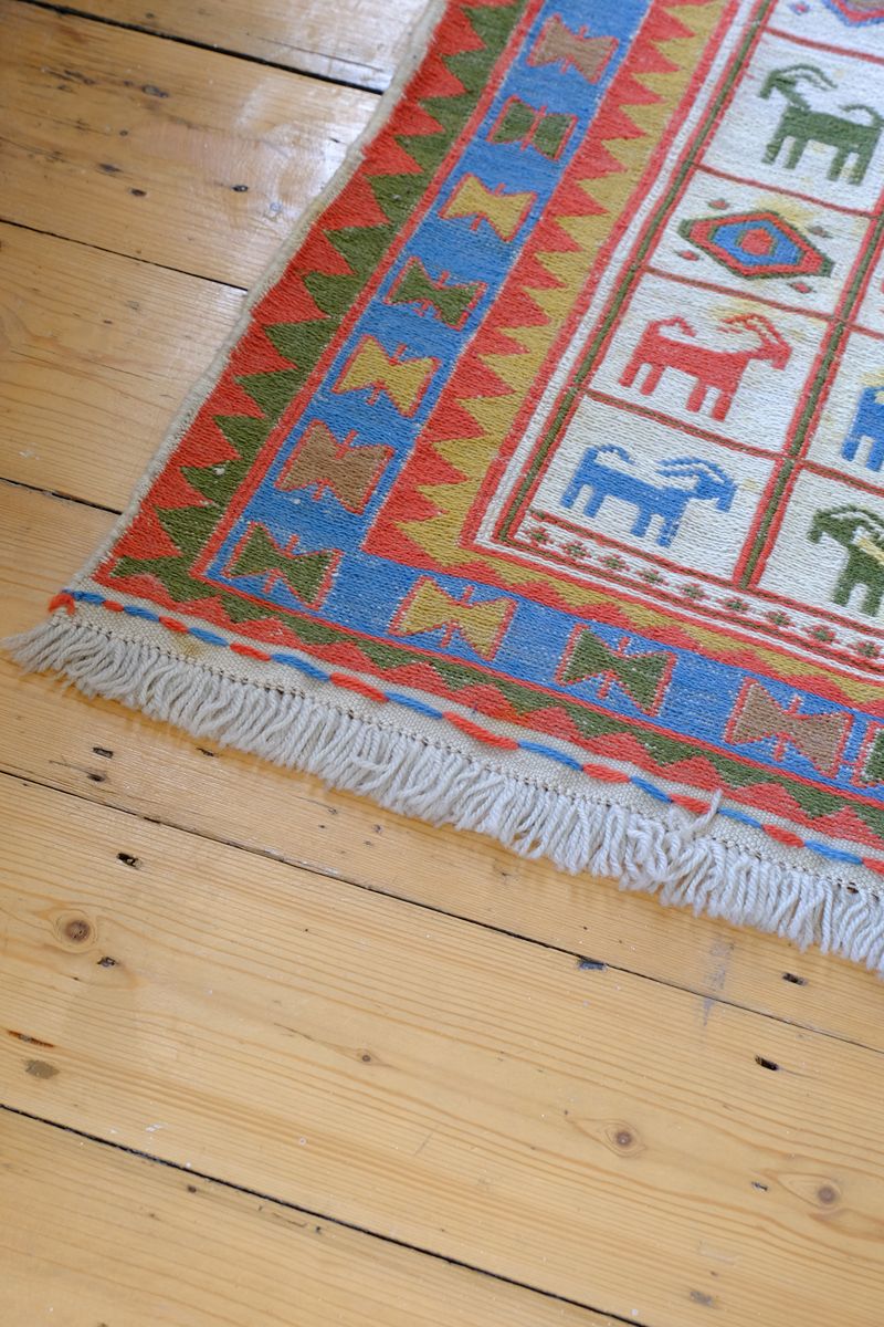 Persian Sumak flatweave rug showing wrapped-weft construction and stylised tribal motifs