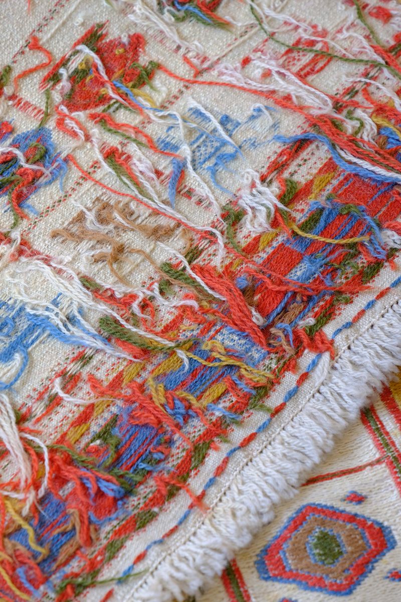 Persian Sumak flatweave rug showing wrapped-weft construction and stylised tribal motifs