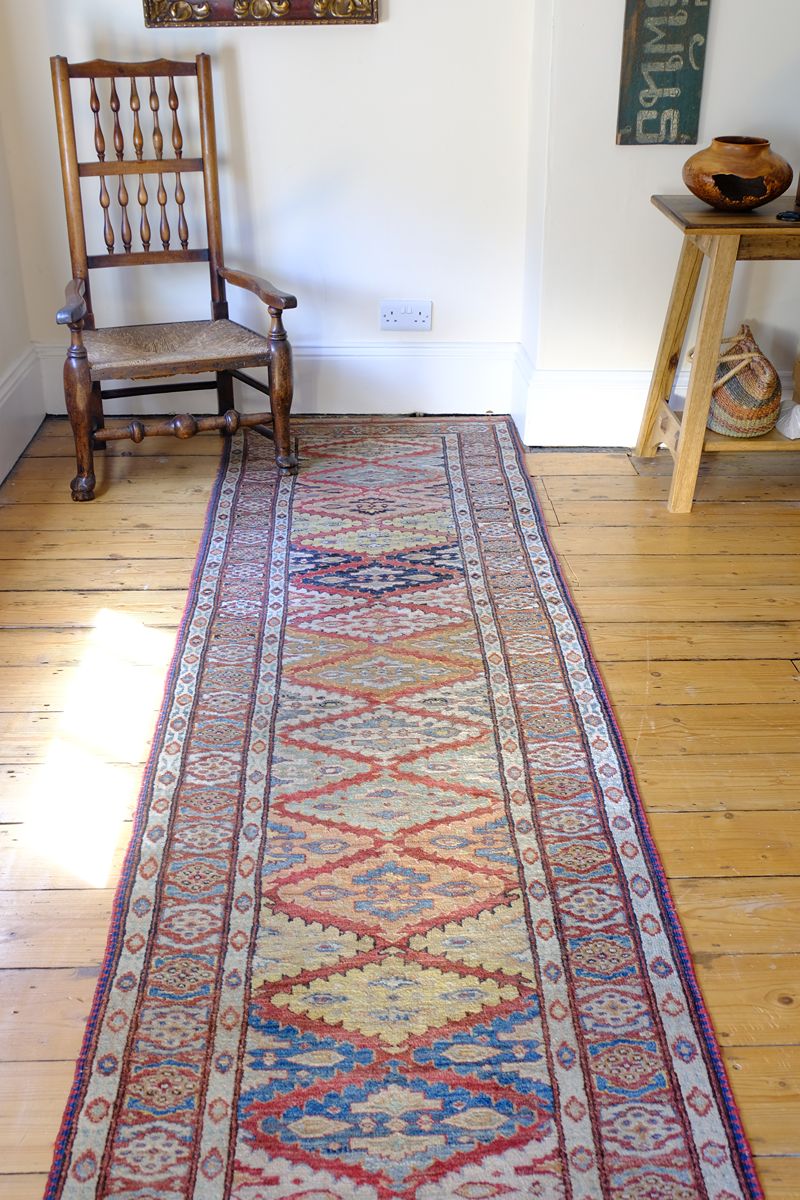 Mid-20th Century North-West Persian ivory ground hand-knotted wool runner with fourteen hooked lozenge medallions