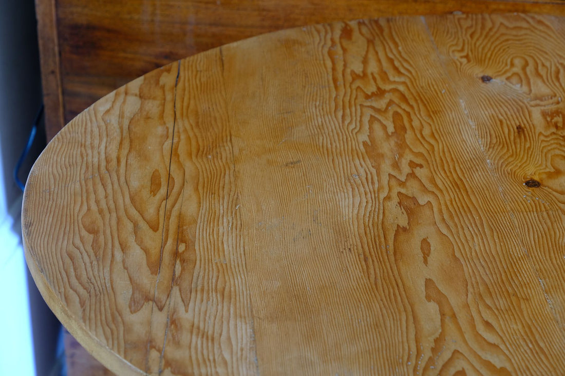 grain on the top of a 19th Century Pine Cricket Supper Table for Two with Triangular Under-Tier Shelf
