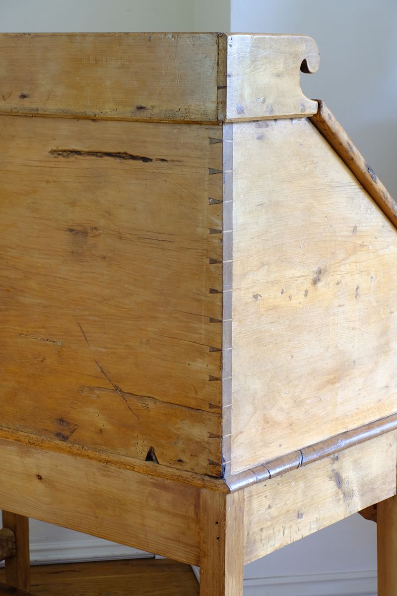 Dovetail outer cabinet joints on an Early 19th Century Georgian Pine Fall-Front Writing Bureau Desk c.1820–1840
