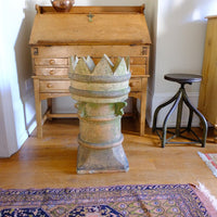 Late Victorian English buff terracotta crown chimney pot c.1880 with vented body and moulded architectural decoration