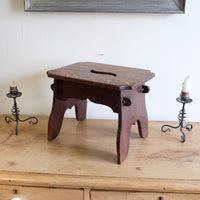 Antique Arts and Crafts oak low stool with S-shaped carrying handle, fret-cut arches and exposed keyed through-tenons, circa 1900.