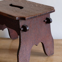 Antique Arts and Crafts oak low stool with S-shaped carrying handle, fret-cut arches and exposed keyed through-tenons, circa 1900.