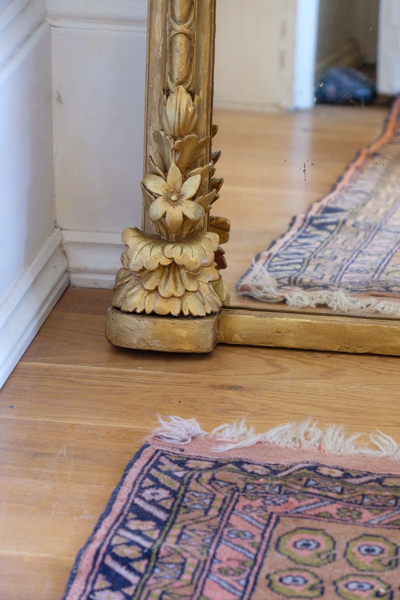 Close up of the  Exceptionally expressive carved flower heads, leaves and foliate terminals on the Mid-19th Century Giltwood Pier and Overmantel Mirror by John Westley Birmingham
