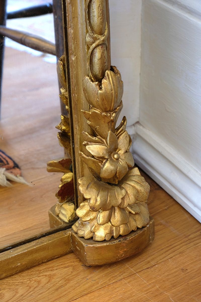 Close up of the  Exceptionally expressive carved flower heads, leaves and foliate terminals on the Mid-19th Century Giltwood Pier and Overmantel Mirror by John Westley Birmingham