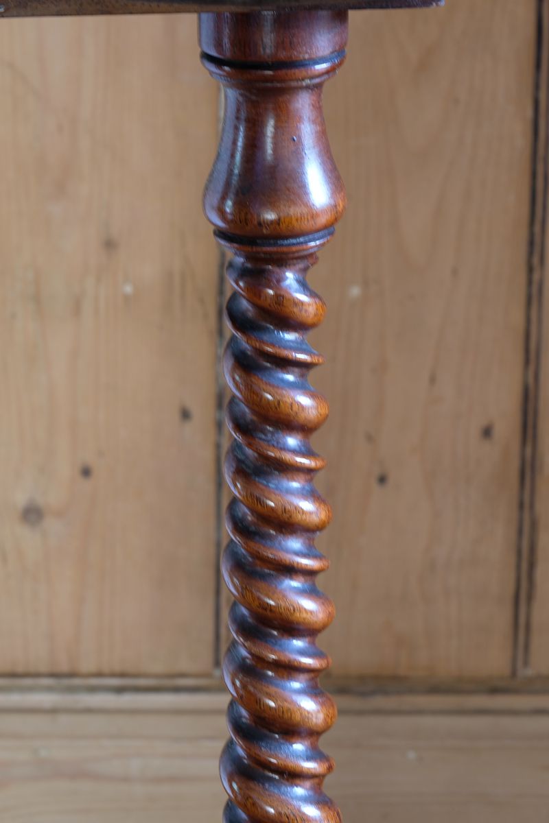 Mid-Victorian burr walnut candle stand with fixed candle arm and barley-twist column