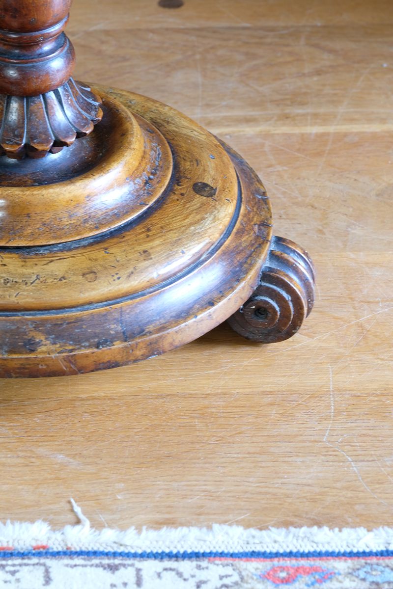Mid-Victorian burr walnut candle stand with fixed candle arm and barley-twist column