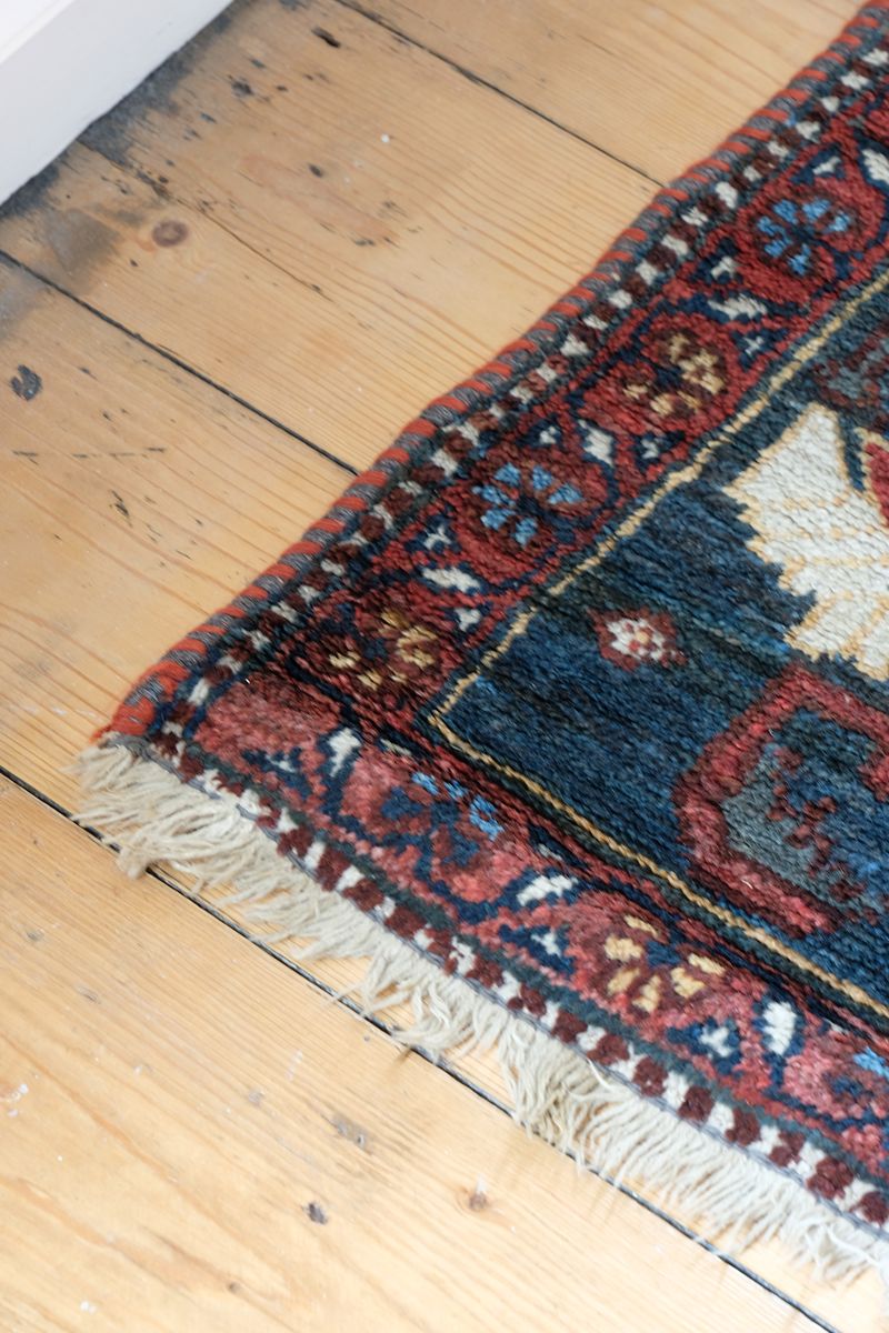 Early 20th century Persian Qashqai wool rug with indigo field, three medallions and blue-green corners, 244 × 159 cm
