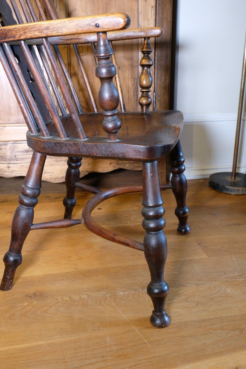 19th Century Windsor Splat back Armchair With A Crinoline Stretcher