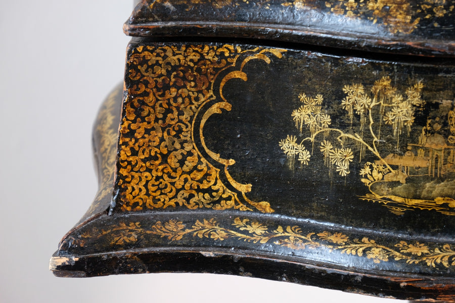 Chinoiserie Teapoy table with a serpentine sarcophagus-shaped top