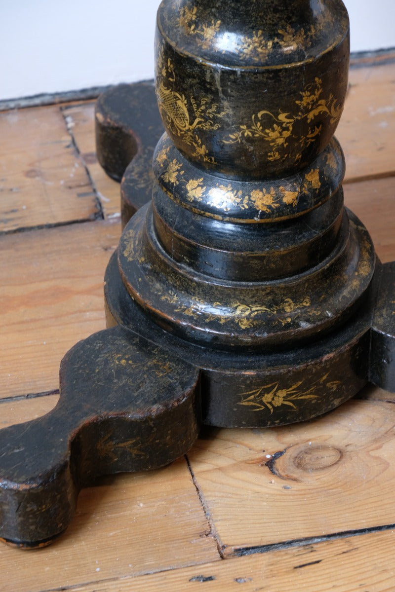 Chinoiserie Teapoy table with a serpentine sarcophagus-shaped top