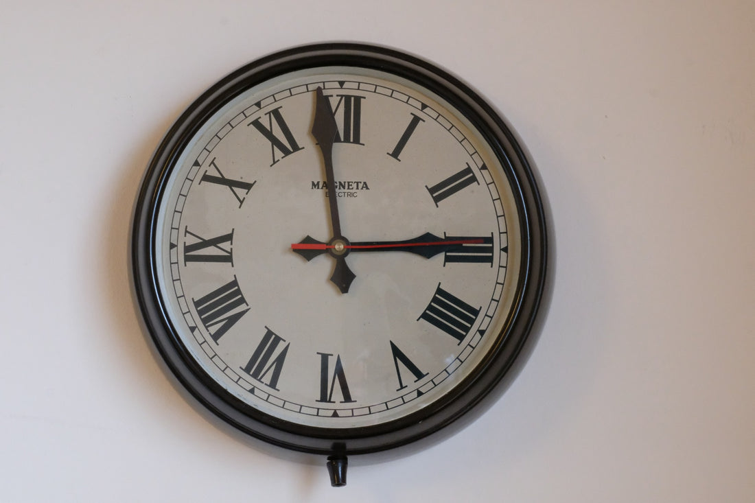 1950s Magneta Electric Bakelite Wall Clock