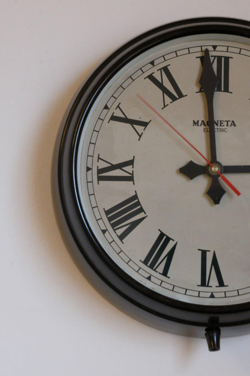 1950s Magneta Electric Bakelite Wall Clock