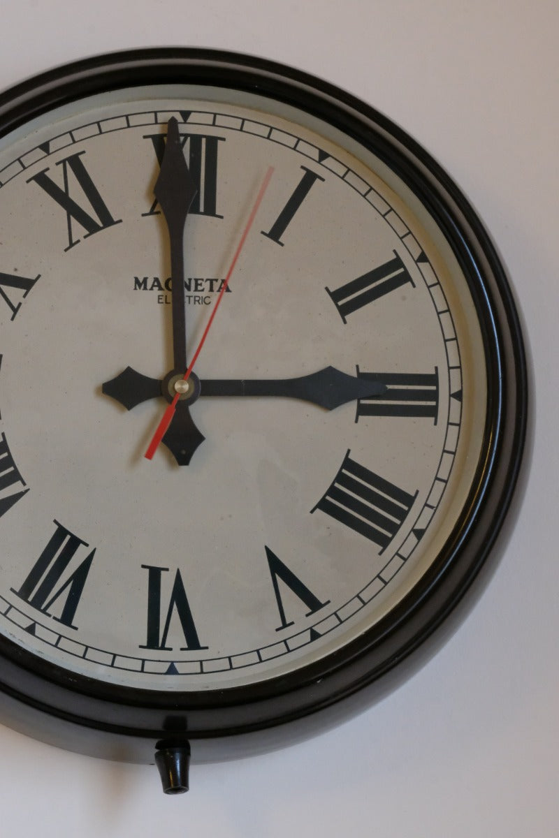 1950s Magneta Electric Bakelite Wall Clock